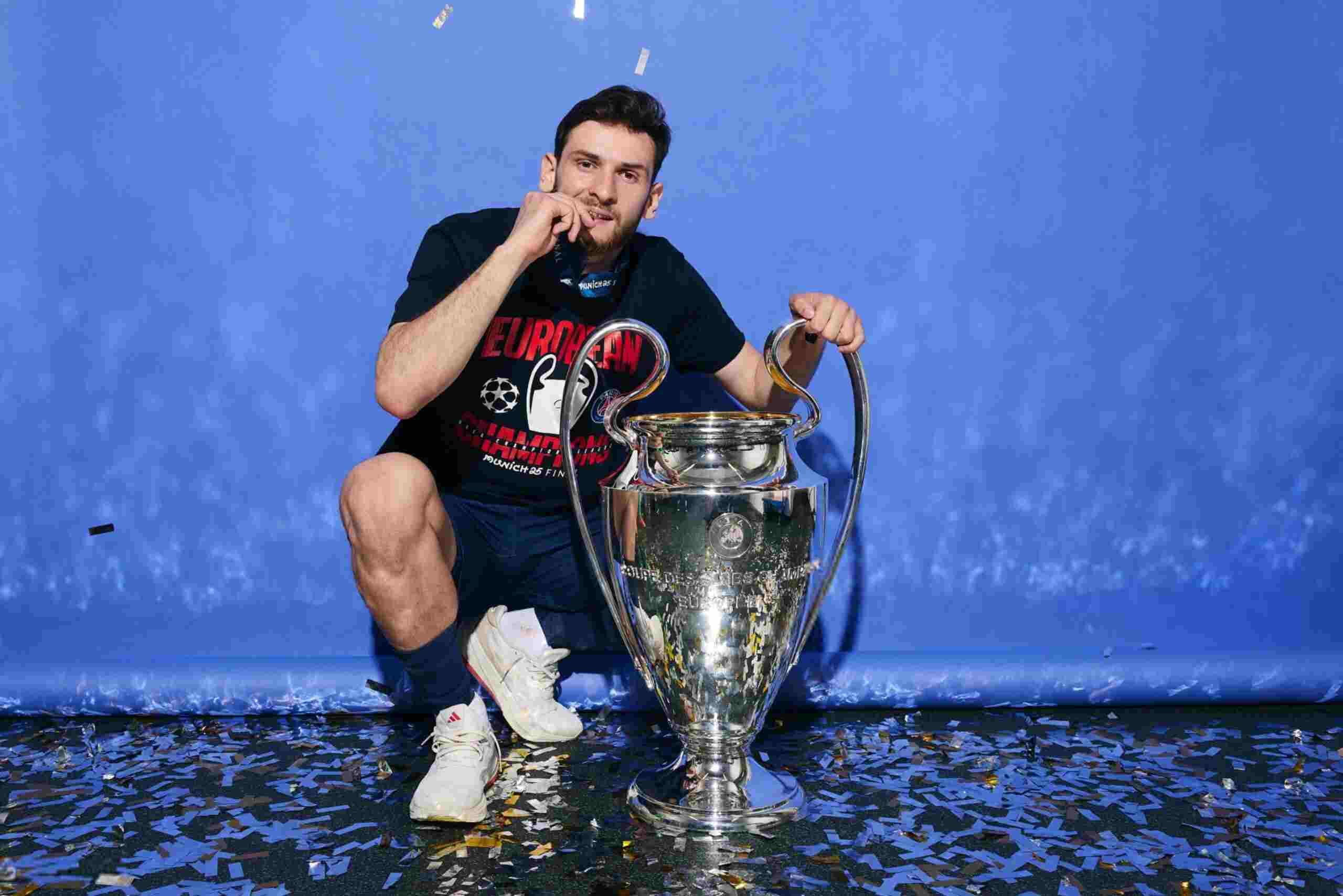 فابريتسيو رومانو يوضح موقف أرسنال من كفاراتسخيليا ويبرد شائعات الصفقة