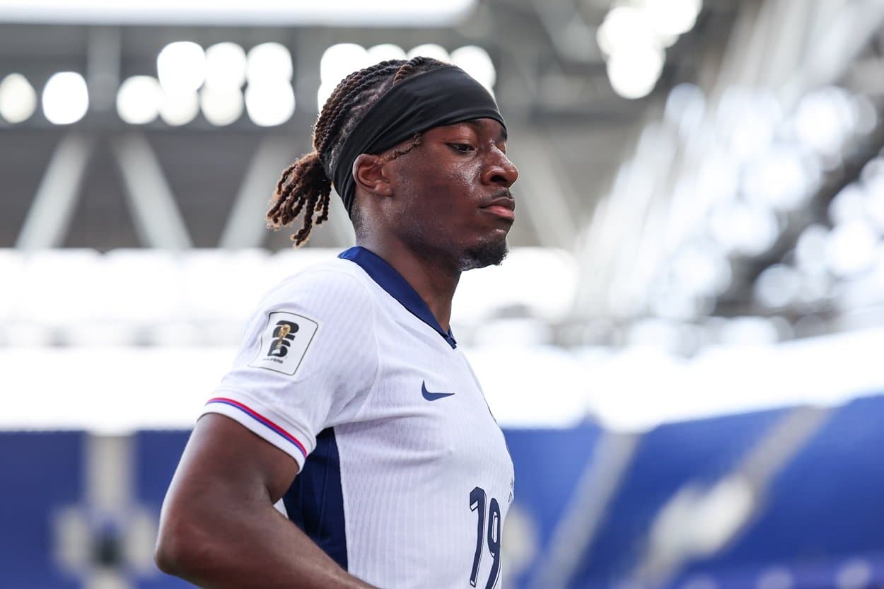 أرسنال يواجه قلقًا جديدًا بعد إصابة مادويكي مع إنجلترا